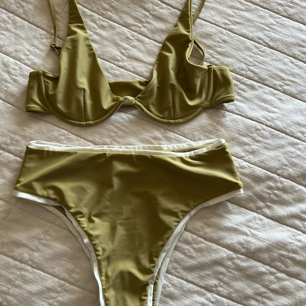 Mikoh Swim | NWOT Green Underwire Bikini Top | L - Picture 5 of 6